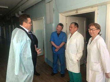 Депутаты посетили областную больницу в поселке Усть-Ордынском